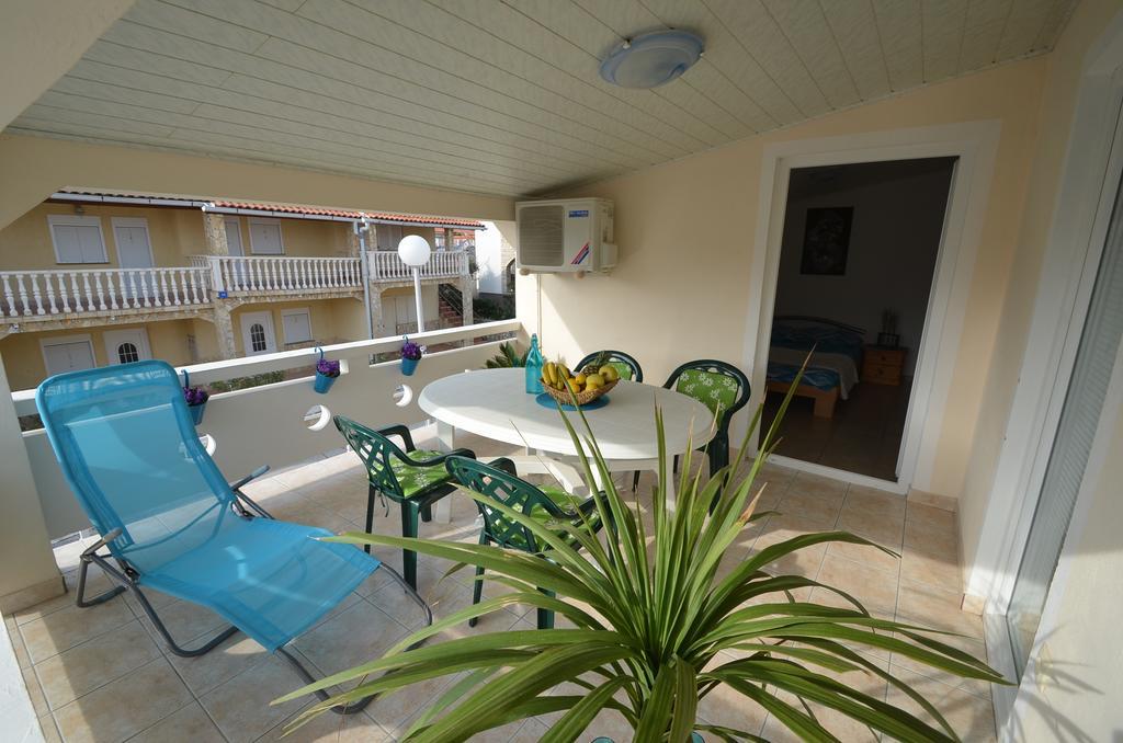 Apartment Delphin Vir Exterior foto